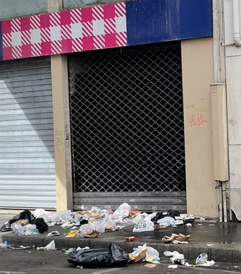 Insalubrité devant l'ancien magasin Tati Barbès